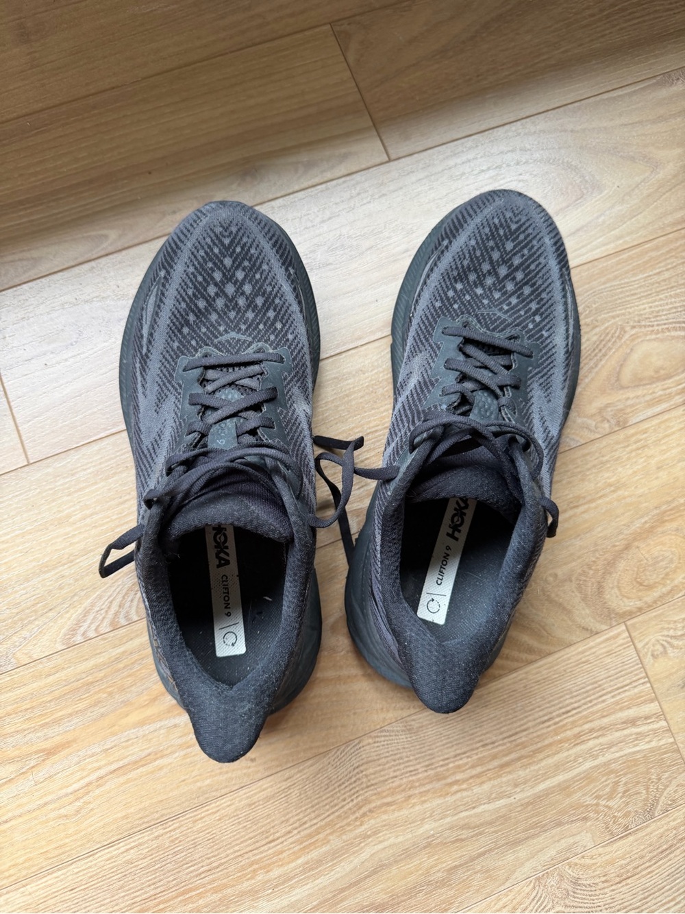 HOKA Clifton 9 - size 9.5D (wide) - Picture 5 of 8